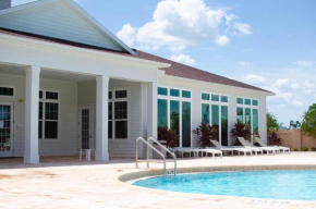 Fantastic Townhouse in Lux community sleeps 8! 10 min to Disney